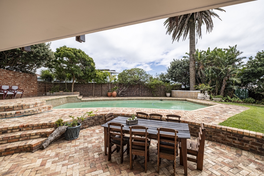 4 Bedroom Property for Sale in Summerstrand Eastern Cape